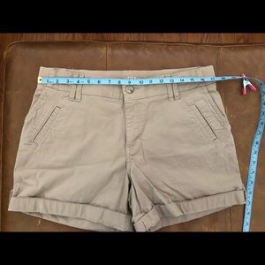 5" Ladies Tan Midrise Shorts Sz 14